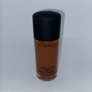 MAC Studio Fix Fluid Foundation NW57